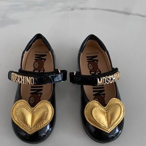 Girl moschino  shoes size 22